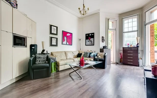 LH-Moscow Mansions 0