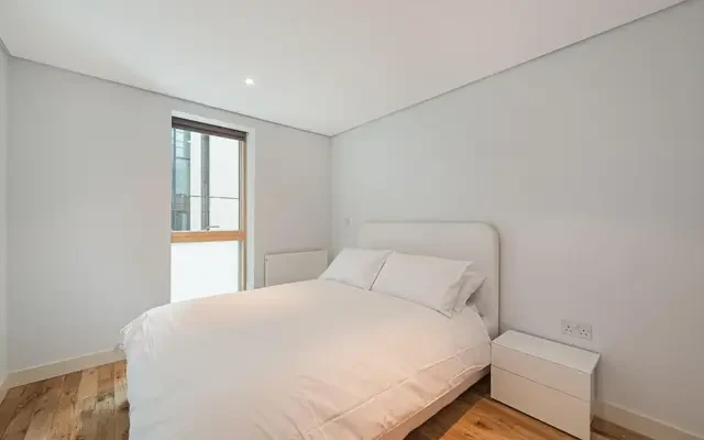 Merchant Square East, Paddington , London, W2 1AN 4