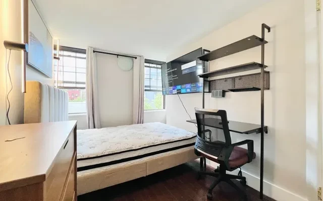 1136 Willoughby Avenue, Brooklyn 4