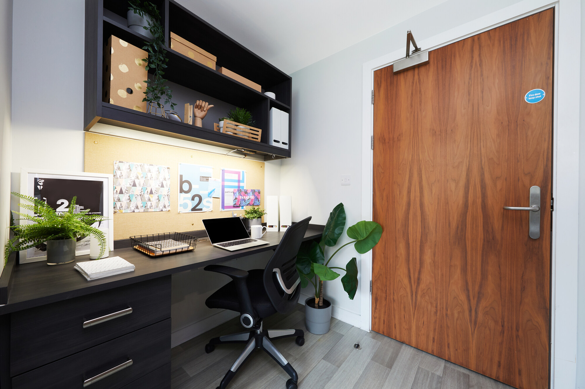 Silver 2-Bed Apartment