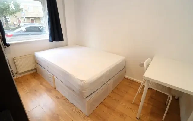 apartment in Poplar 2