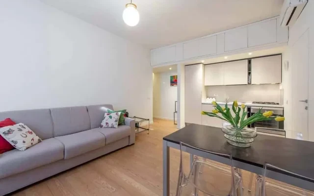 Apartment in Via Federico Confalonieri 3