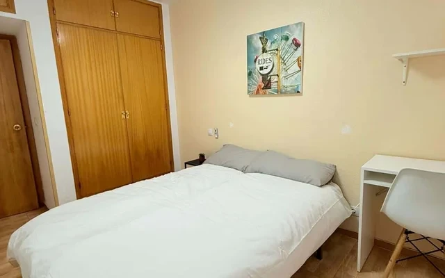 Piso luminoso con 5 habitaciones en C/ Santanderina, 5 — Madrid (28053) 0