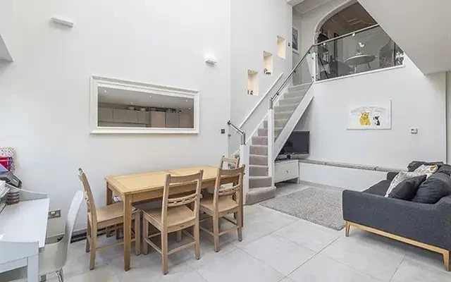 Home Park Road, London, SW19 7HR 2