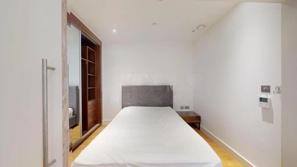 LH-Nine Elms Point 2
