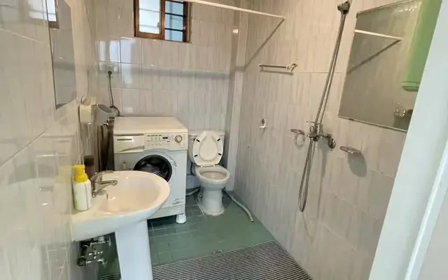 Large Open-Plan Studio In A Residential Building 4