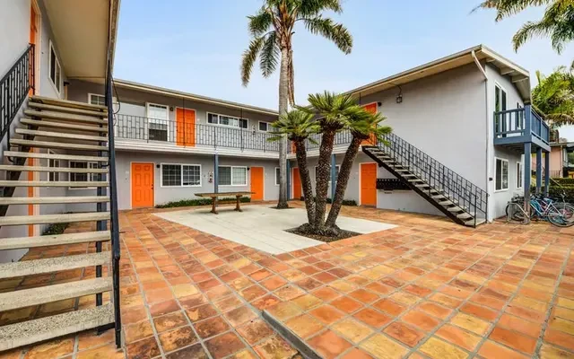 Solis Isla Vista 3