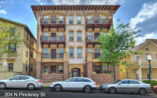 202-204 N Pinckney St 1