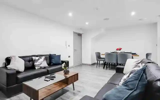 9 Rathbone road, L15 0