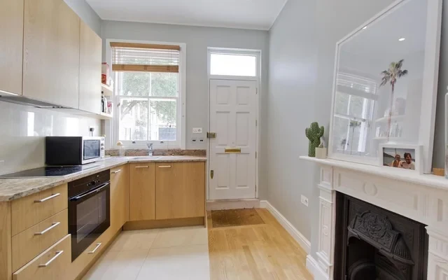 LH-Kensington Church Walk 3