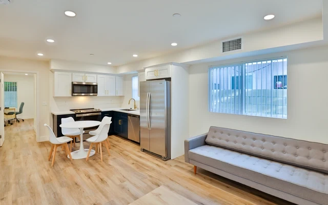 Leo Apartments 1