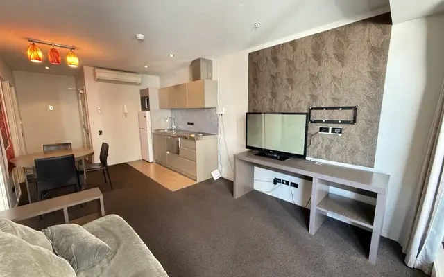19 Anzac Avenue 4