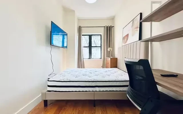 938 Lafayette Avenue, Brooklyn 4