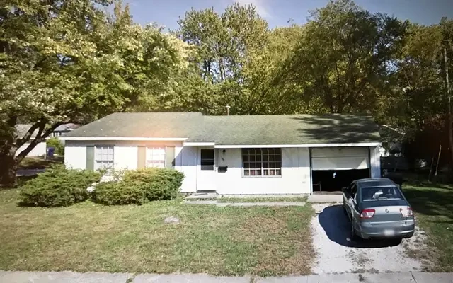 602 Macarthur 1