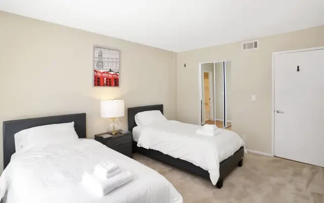 330 N Screenland Dr 2