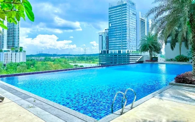 Meridin executive suite (Sovo) - Johor Bahru student accommodation - Swimming pool