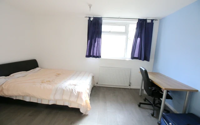 St Philips Road C82 4