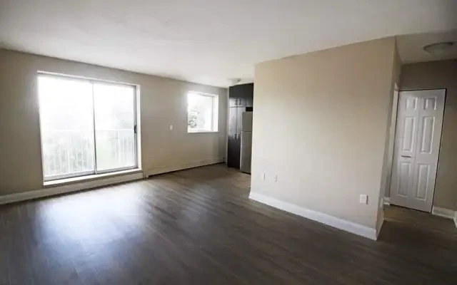 718 Lawrence 4