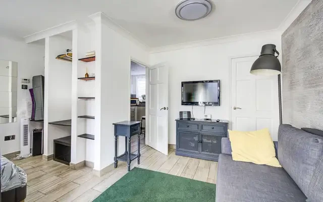 Wandon Road, Moore Park Estate, SW6 2