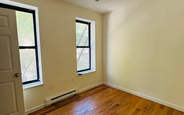 350 Manhattan Ave 0