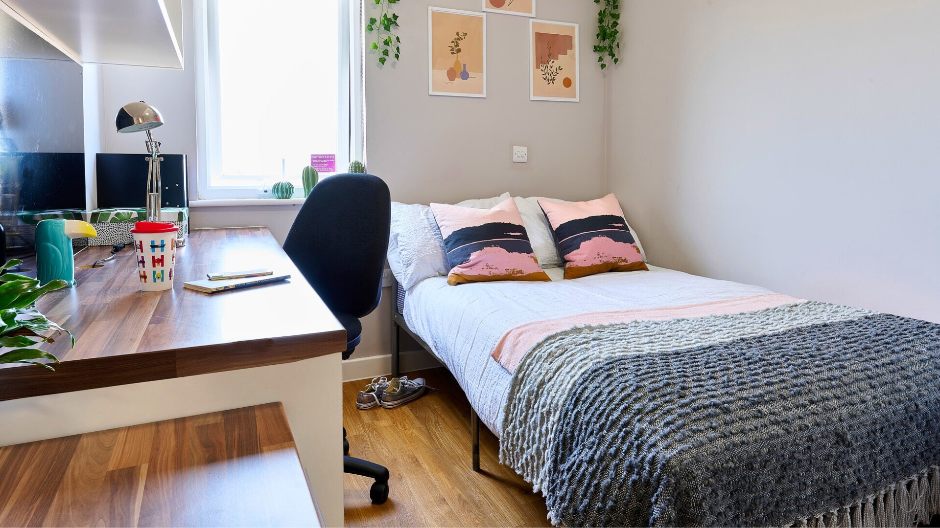 Classic En-suite in a 4-bed flat