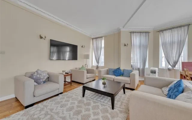 LH-Connaught Court 1