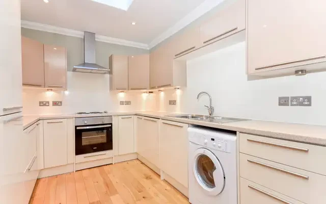 Kensington Court Gardens, Kensington, W8 0