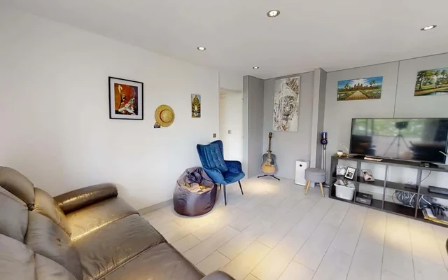 Room in Square de Versailles, Marly-le-Roi for 57 m² with 3 bedrooms – Studentenunterkunft in Yvelines – Private Room