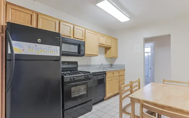 1115 W 30th St 4