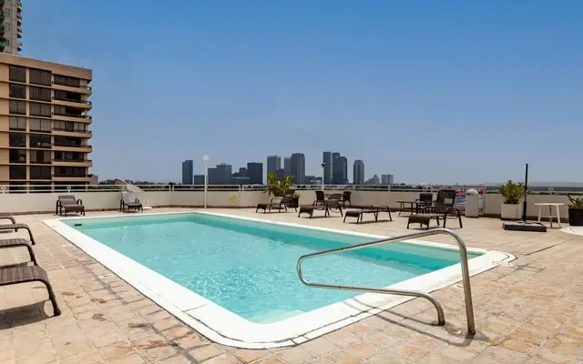 10600 Wilshire 611 4