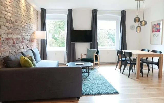 A beautiful, newly renovated 2 rooms apartment, 30 seconds away from Goerlitzer Park 0