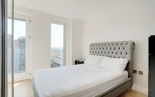 Waterford Court, London E14 2