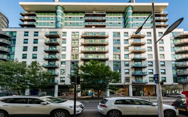 Flat 141, 41 Millharbour, London,E14 9ND 0