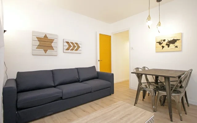 Spacious 4 bedroom apartment right in Eixample, fully equipped 1