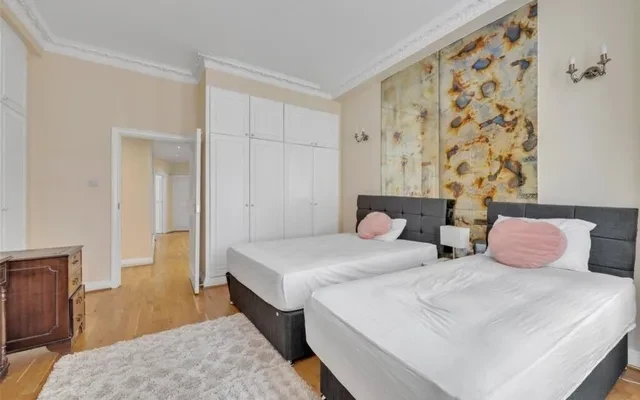 LH-Connaught Court 3