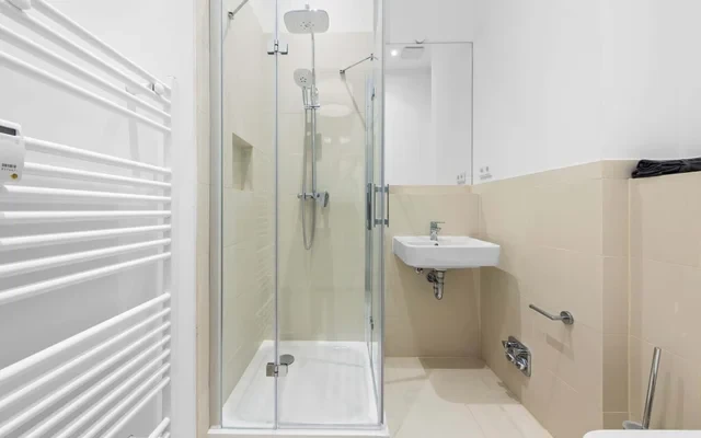 Schönes und voll möbliertes Studio Apartment in Berlin 1