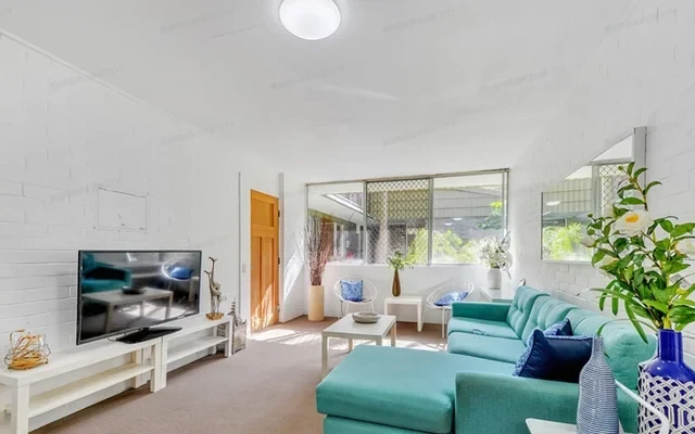 124 SIR FRED SCHONELL DRIVE 3