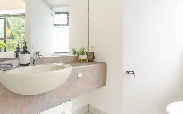 142 Vincent Street - Auckland student accommodation - Room in a 5 Bedoom Apartment (1B)