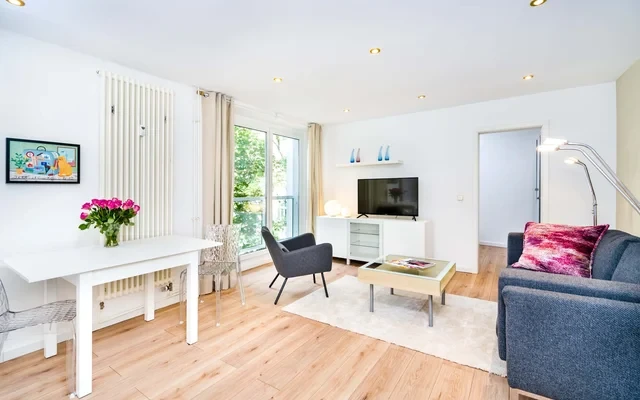 Einmalige Lage - wunderschoene Wohnung/ perfect location - Great Apartment 1