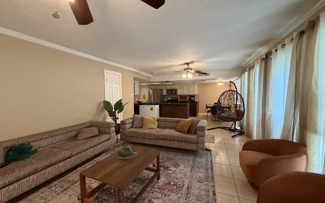 9206 Kempwood Dr - chỗ ở sinh viên tại Houston - 5 bed 2 bath