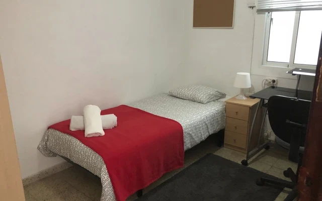 Comforts of Home- Carrer Enamorats 3