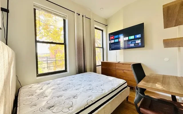 92 Pulaski Street, Brooklyn 4
