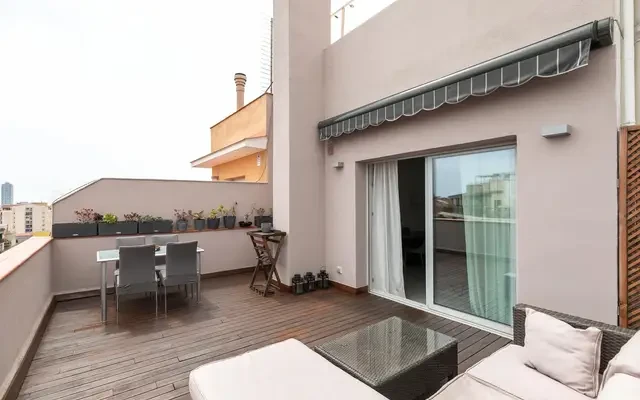 Great 2-bedroom apartment with terrace in Eixample 1