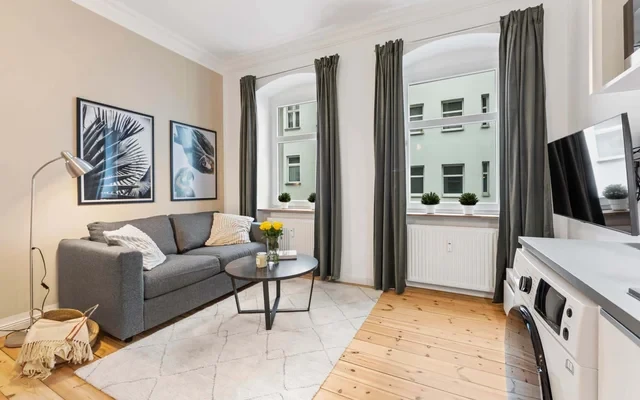 Modern, freshly renovated 2 room apartment with the best connection in Prenzlauer Berg 1