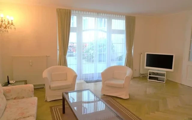 Perfectly equipped 3-bedroom (5 room) apartment in Berlin Mitte 2