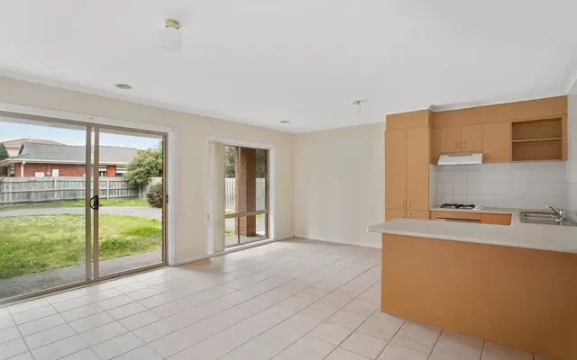 9 Garden Close, Kingsbury 2