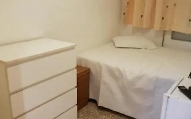 Comfortable double bedroom in a flat in La Sagrera 0