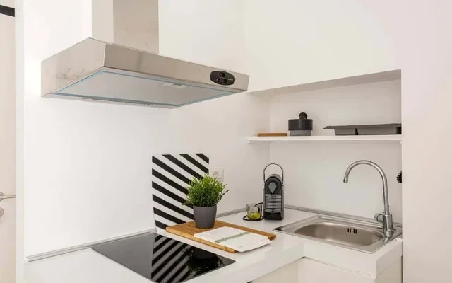 Stunning Designer Studio Flat Near Bocconi University 3