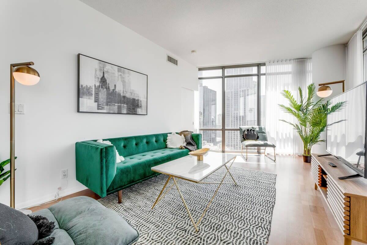 832 bay st. #2210
