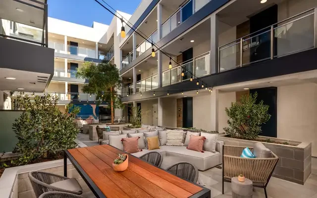 Junction Santa Monica 3